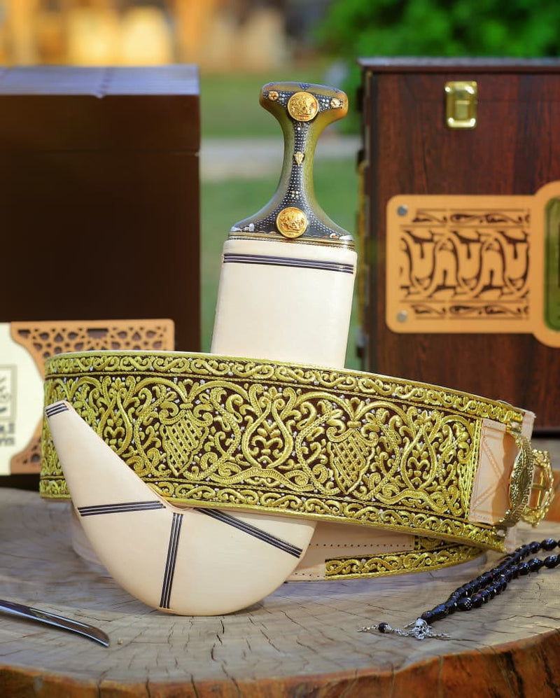 جمبيه عزيري صيفاني مقلد طبق الاصل حزام يد عسيب عشر حاشدي حروف مطلي ذهب نصله ستيل تقد المسمار مع خنجر خلفي فضه