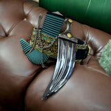 جمبية عزيري صيفاني مقلد طبق الاصل عسيب بكيلي صافي  حزام شغل  يد حروف مطلي ذهب مبسم فضه نصله ستيل منقش مع خنجر خلفي فضه عقيق