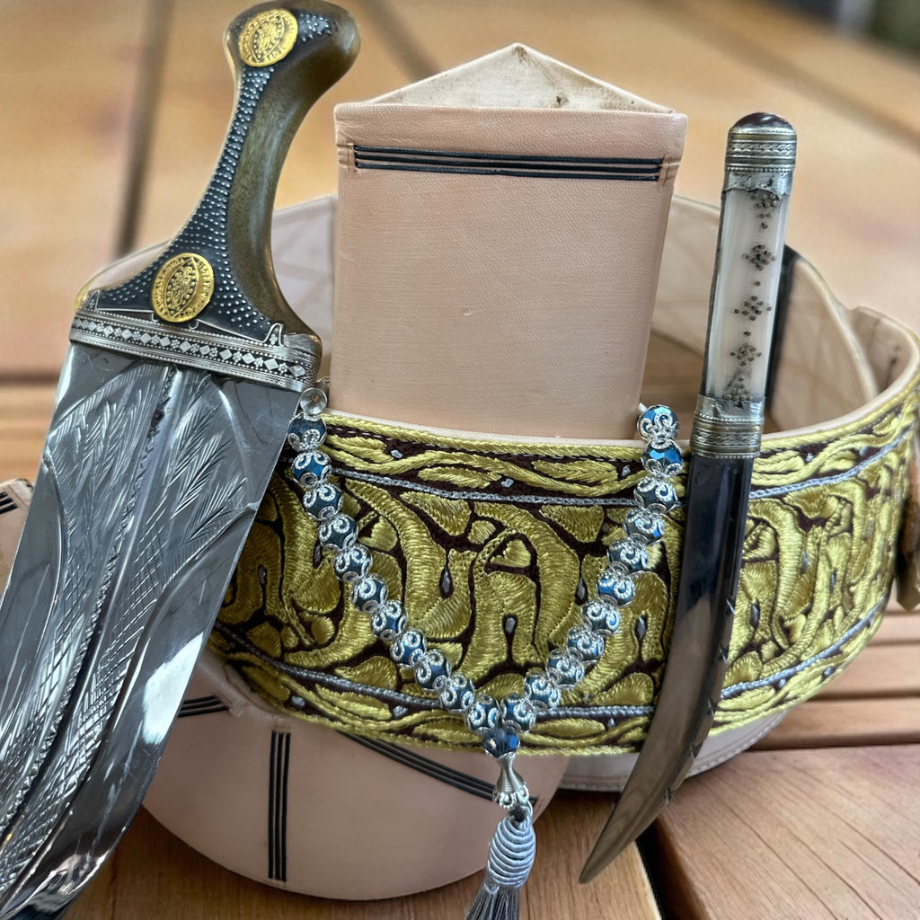 جمبيه عزيري صيفاني مقلد طبق الاصل حزام يدوي حروف مطلي ذهب سله ستيل منقش مع خنجر خلفي