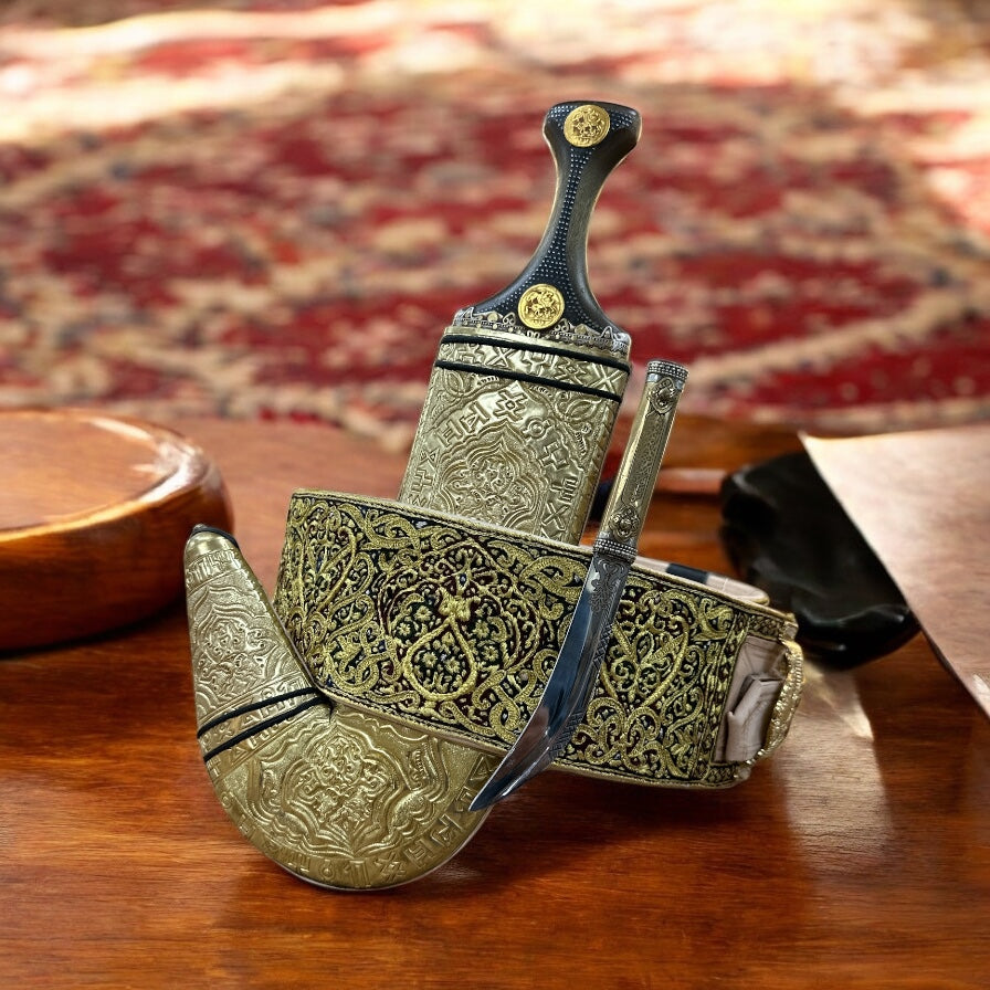 جمبية عزيري أصلي صيفاني مقلد حزام شغل يد مع خنجر خلفي فضه عقيق