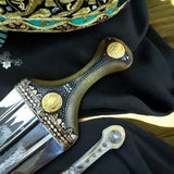 جمبية عزيري صيفاني مقلد طبق الاصل عسيب بكيلي صافي  حزام شغل  يد حروف مطلي ذهب مبسم فضه نصله ستيل منقش مع خنجر خلفي فضه عقيق