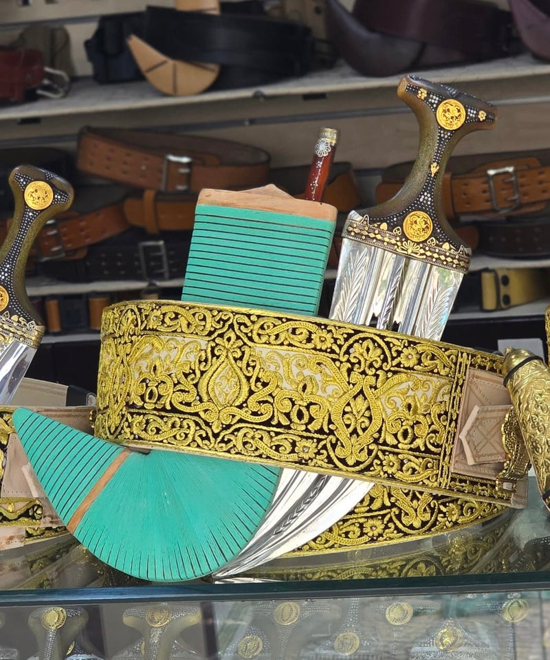 جمبية عزيري آصلي صيفاني مقلد طبق الأصل حزام  يد عسيب بكيلي ، مبسم فضه ، حروف مطلي ذهب مع خنجر فضه عقيقي خلفي