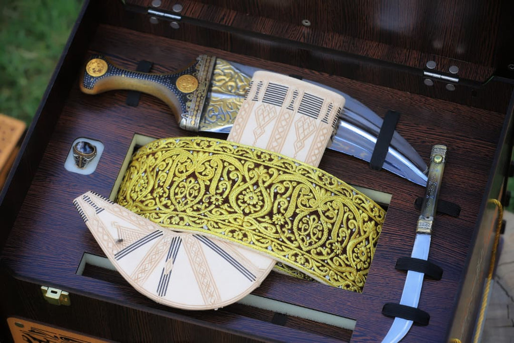 جمبية عزيري صيفاني مقلد طبق الاصل عسيب منقش بكيلي حزام يد حروف مطلي ذهب مبسم فضه نصله ستيل