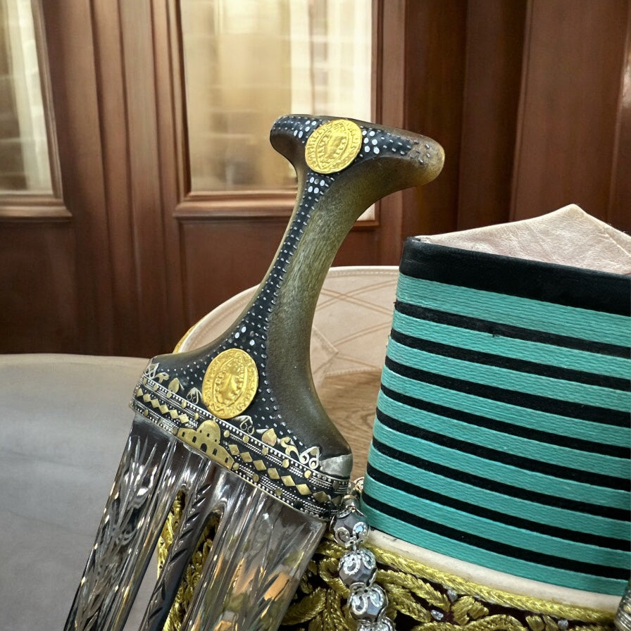 جمبية عزيري صيفاني مقلد طبق الأصل حزام  يد عسيب بكيلي جلده سودا فص مطلي ذهب مبسم فضه خالص نصله ابو عمدان ستيل