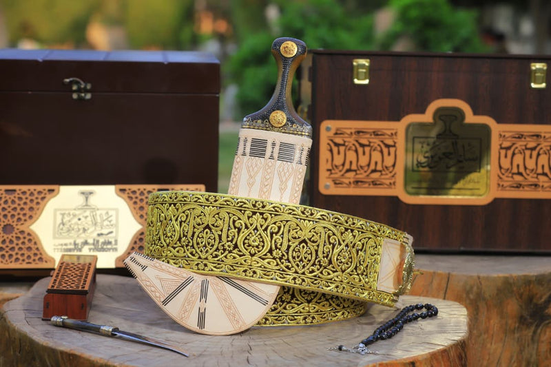 جمبية عزيري صيفاني مقلد طبق الاصل عسيب منقش بكيلي حزام يد حروف مطلي ذهب مبسم فضه نصله ستيل