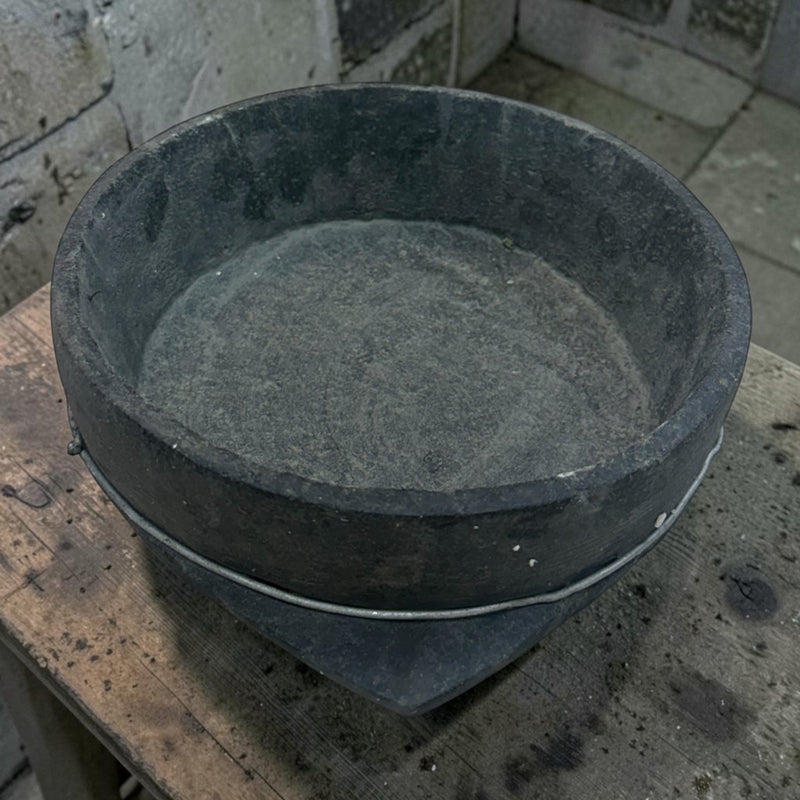 حرضه (مقلى ) حجر صعدي اسود جاهز  Yemeni stone pot