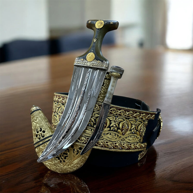 جمبية عزيري تفصيل خاص صيفاني مقلد طبق الاصل حزام شغل يدوي عسيب ملكي ذهبي  مبسم فضه حروف ذهب مع خنجر خلفي نجراني نصله ستيل ابو عمدان  تقط المسمار