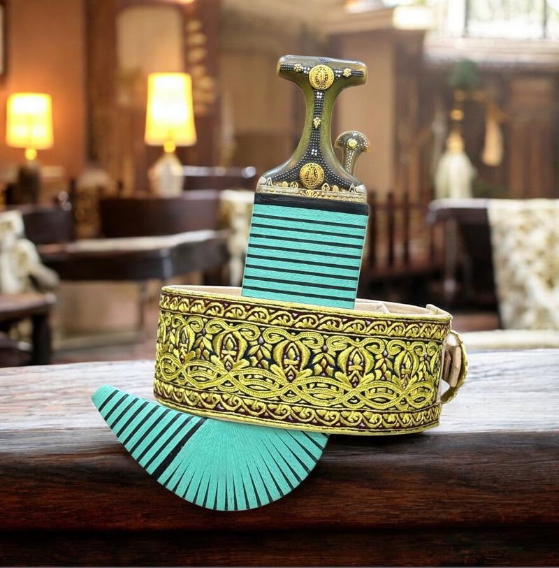 جمبية عزيري آصلي صيفاني مقلد طبق الأصل حزام يدوي ، عسيب  بكيلي مكحل ، حروف مطلي ذهب ، نصله ستيل تقط المسمار مع خنجر خلفي فضه عقيق