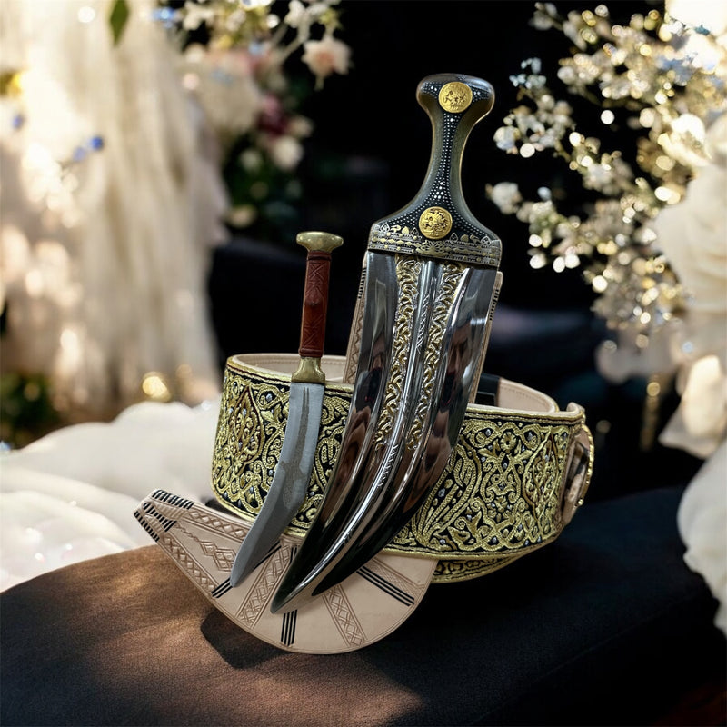 جمبية عزيري صيفاني مقلد طبق الأصل عصيب بيكيلي  تفصيل نصله ستيل منقش حزام شغل يد مع خنجر فضه خلفي