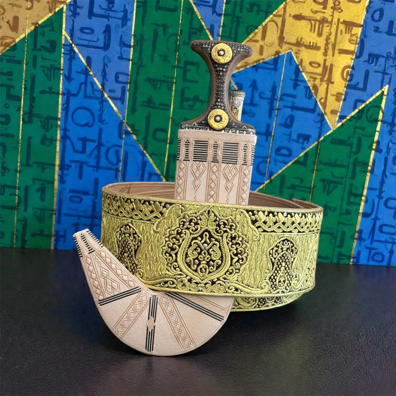 جمبية عزيري صيفاني مقلد طبق الاصل حروف ذهب حزام ملكي شغل يدوي عسيب حاشدي منقش  ، مع خنجر خلفي فضه