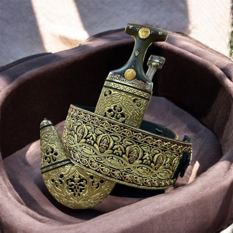 جمبية عزيري تفصيل خاص صيفاني مقلد طبق الاصل حزام شغل يدوي عسيب ملكي ذهبي  مبسم فضه حروف ذهب مع خنجر خلفي نجراني نصله ستيل ابو عمدان  تقط المسمار