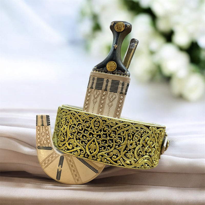 جمبية عزيري اصلي صيفاني مقلد حزام شغل يد عسيب بكسلي منقش طنب مبسم فضه حرف مطلي ذهب مع خنجر خلفي فضه عقيق