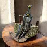 جمبية عزيري صيفاني مقلد طبق الأصل عصيب بيكيلي  تفصيل نصله ستيل منقش حزام شغل يد مع خنجر فضه خلفي