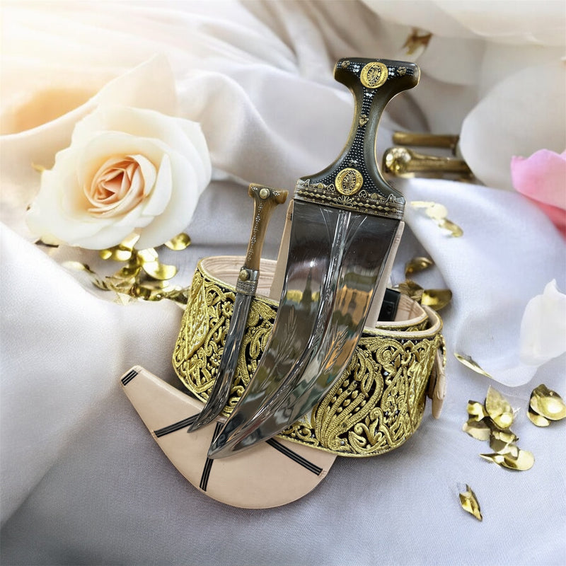 جمبية عزيري اصلي صيفاني مقلد طبق الأصل عسيب بكيلي نصله ستيل منقش تقد المسمار حزام عمل يد فص مطلي ذهب مع خنجر خلفي فضه عقيق