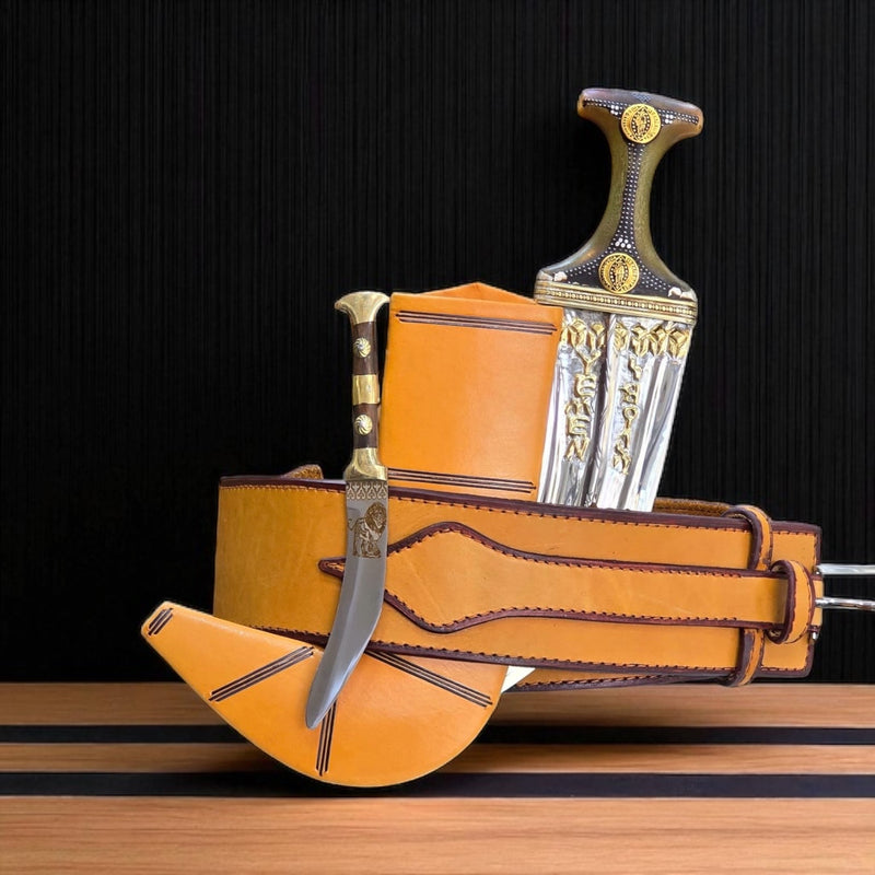 جمبية عزيري تفصيل خاص صيفاني مقلد طبق الاصل حزام جلد افريقي طبيعي عسيب جلد بكيلي مبسم فضه حروف ذهب مع خنجر خلفي نجراني نصله ستيل ابو عمدان  تقط المسمار