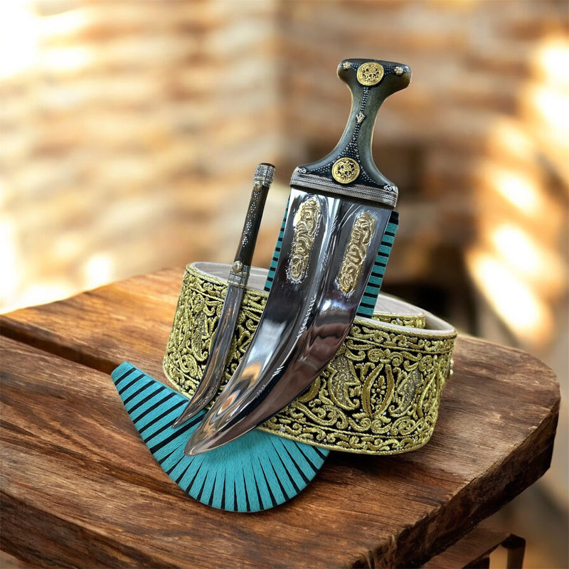 جمبه عزيري شبيه الصيفاني طبق الاصل حزام عمل يدوي  عسيب بكيلي محكل نصله ستيل تقط المسمار حروف ملبس ذهب  مع شفره خلفيه