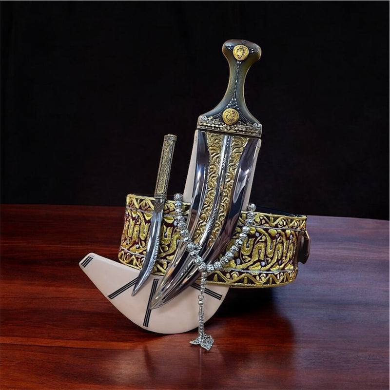 جمبية عزيري صيفاني مقلد طبق الأصل عصيب بيكيلي  تفصيل نصله ستيل منقش حزام شغل يد مع خنجر فضه خلفي