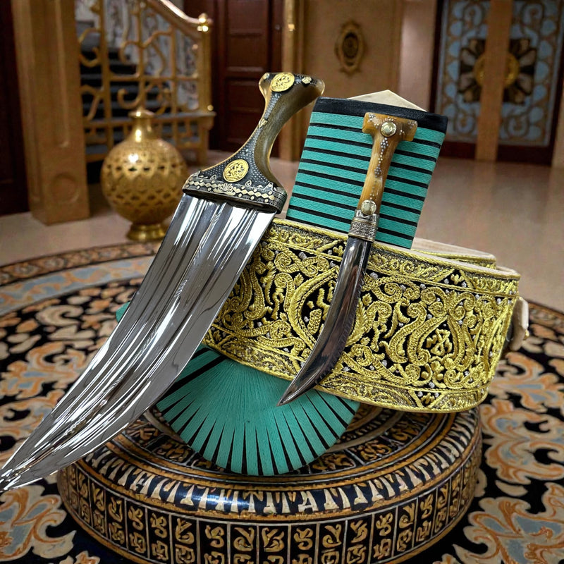 جمبيه عزيري شبيه الصيفاني طبق الاصل مبسم عشيب بكيلي اخضر ، فضه نصله ستيل تقط المسمار حزام يدوي ملكي حروف ملبس ذهب