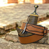 جمبية عزيري صيفاني مقلد طبق الاصل عسيب بكيلي صافي  حزام شغل  يد حروف مطلي ذهب مبسم فضه نصله ستيل منقش مع خنجر خلفي فضه عقيق