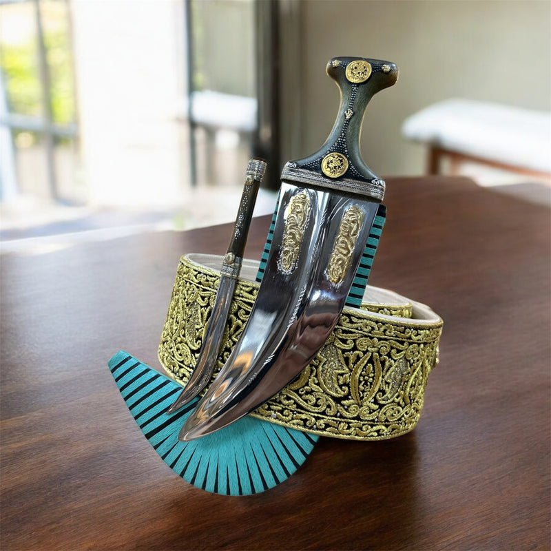 جمبه عزيري شبيه الصيفاني طبق الاصل حزام عمل يدوي  عسيب بكيلي محكل نصله ستيل تقط المسمار حروف ملبس ذهب  مع شفره خلفيه