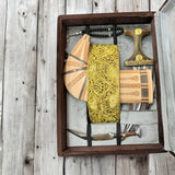 جمبية عزيري صيفاني مقلد طبق الاصل حزام كبسي شغل يدوي مع عسيب حاشدي صافي نصله ستيل منقش ذهبي تقط المسمار مبسم فضه حروب مطلي ذهب مع خنجر فضه خلفي