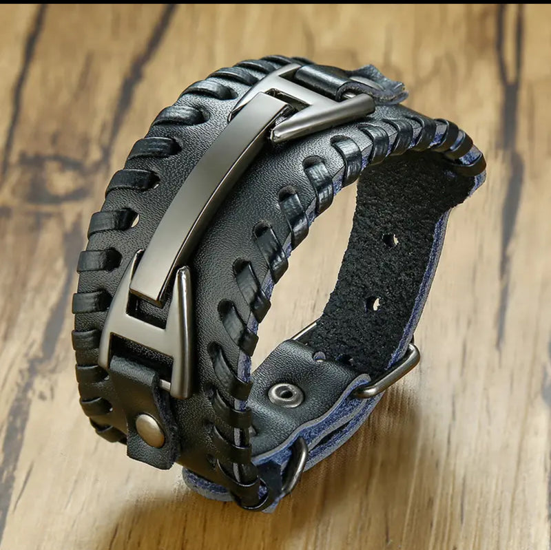 Hand bracelet leather