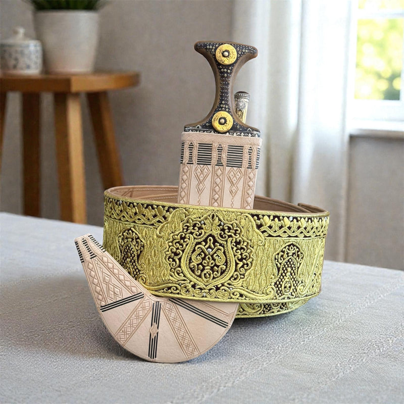 جمبية عزيري صيفاني مقلد طبق الاصل حروف ذهب حزام ملكي شغل يدوي عسيب حاشدي منقش  ، مع خنجر خلفي فضه