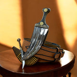 جمبية عزيري صيفاني مقلد طبق الاصل عسيب بكيلي صافي  حزام شغل  يد حروف مطلي ذهب مبسم فضه نصله ستيل منقش مع خنجر خلفي فضه عقيق