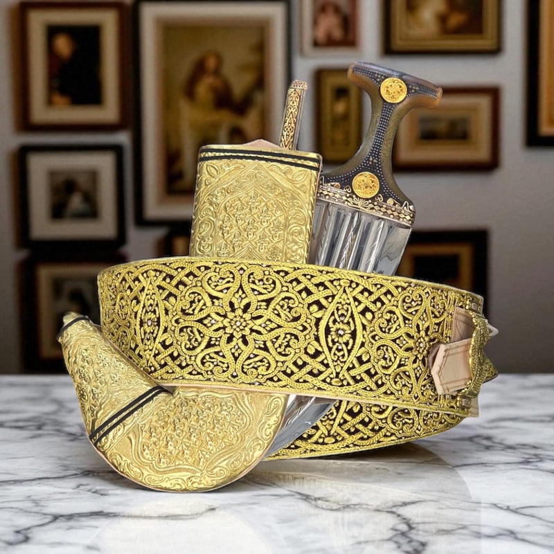 جمبية عزيري آصلي صيفاني مقلد طبق الأصل حزام يد فص مطلي ذهب  نصله ستيل منقش مع خنجر خلفي فضه عقيق