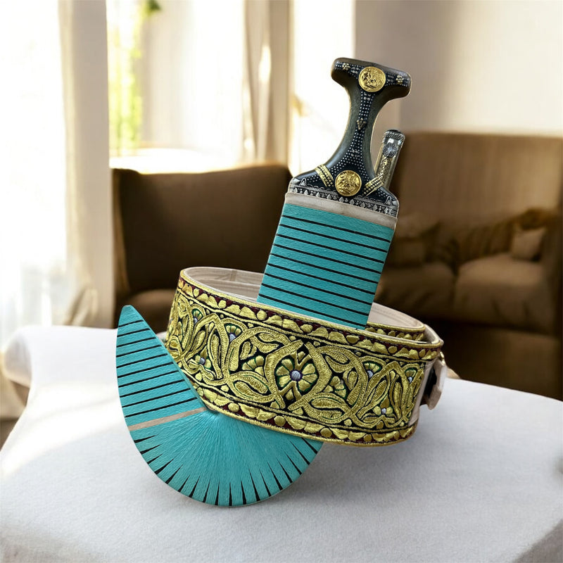 جمبية عزيري اصلي صيفاني مقلد  طبق الأصل مبسم فضه ، حروف ذهب ، حزام شغل يد  عسيب حاشدي منقش مع خنجر خلفي فضه عقيق