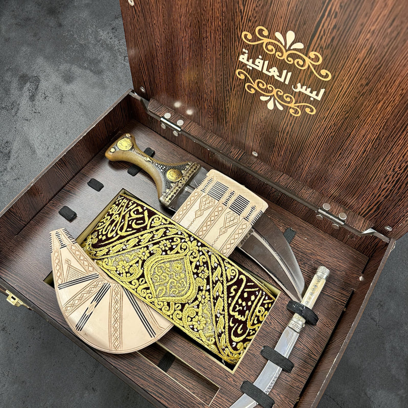 جمبيه عزيري شبيه الصيفاني طبق الاصل مبسم فضه نصله ستيل تقط المسمار حزام يدوي ملكي حروف ملبس ذهب