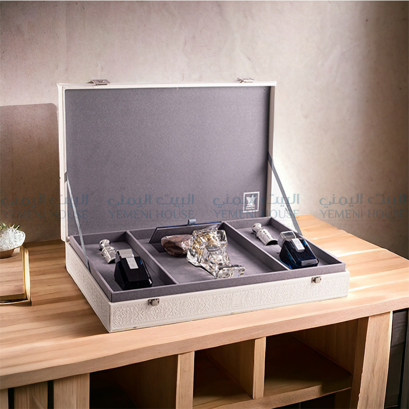 طقم عرائسي ملكي رجالي شنطه هديه من العربية للعود Arabian our gift set for men