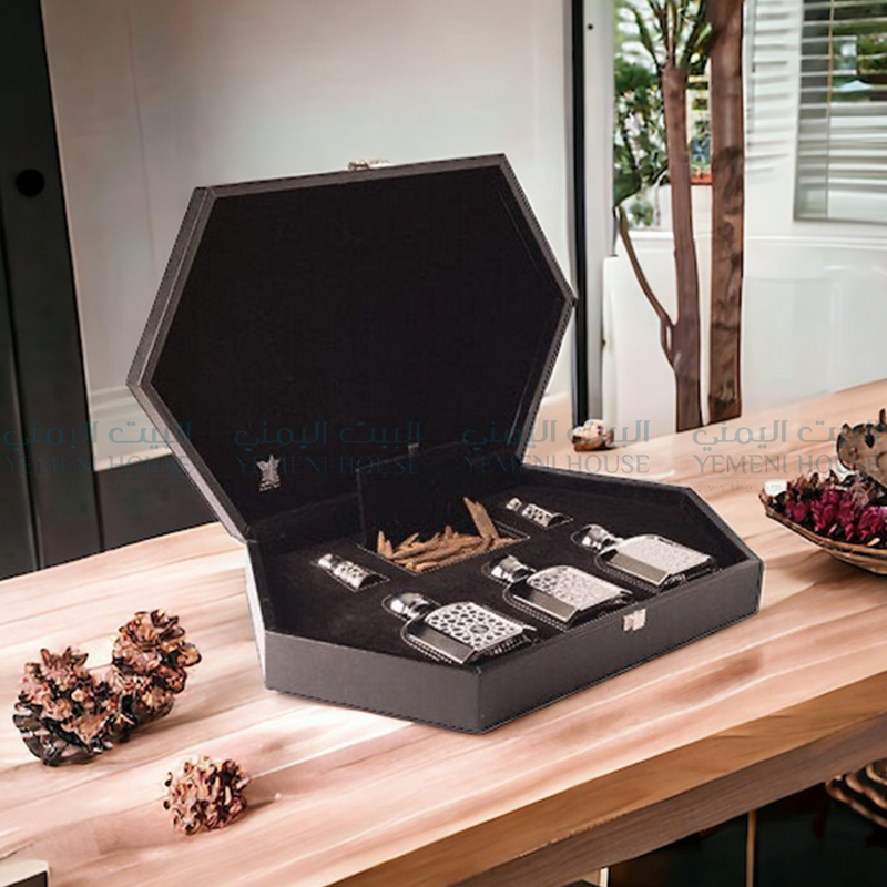 Royal black gift box from Arabian oud الطقم الملكي الاسود من العربيه للعود