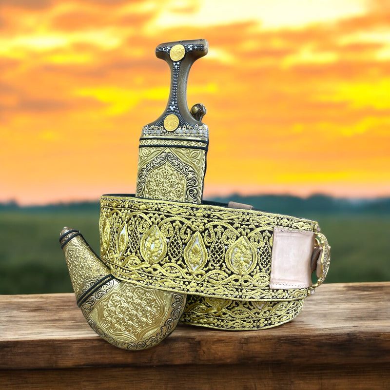 جمبية عزيري صيفاني مقلد طبق الاصل حروف مطلي ذهب مبسم فضه نصله ستيل منقش تقد المسمار حزام مفضلي شغل يد عسيب ذهبي نحاس مع خنجر خلفي فضه