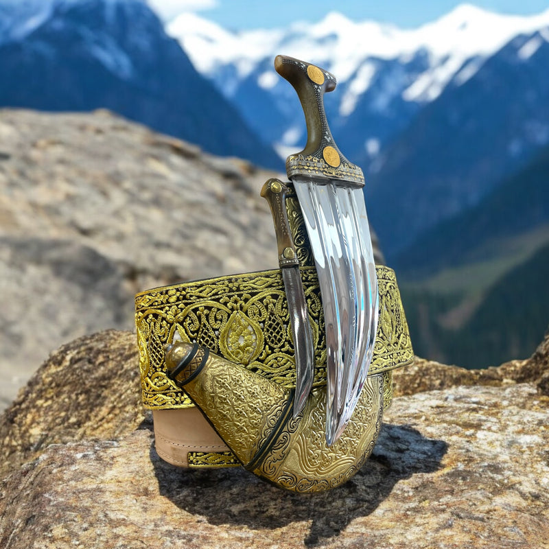 جمبية عزيري صيفاني مقلد طبق الاصل حروف مطلي ذهب مبسم فضه نصله ستيل منقش تقد المسمار حزام مفضلي شغل يد عسيب ذهبي نحاس مع خنجر خلفي فضه