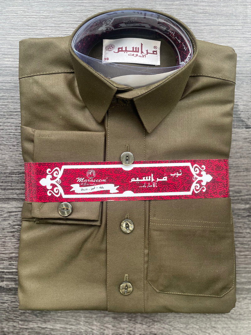 ⁨ثوب ولادي زيتوني (مقاسات مختلفة)⁩