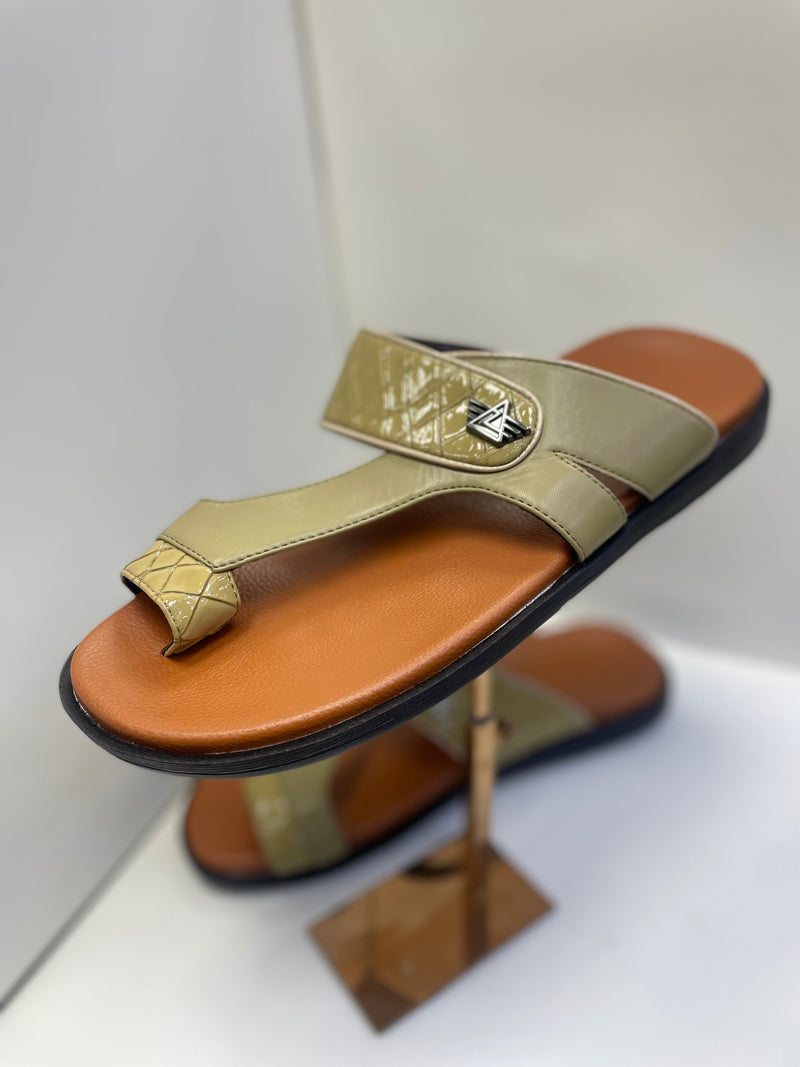 ⁨صندل يمني فاخر أبو اصباع⁩