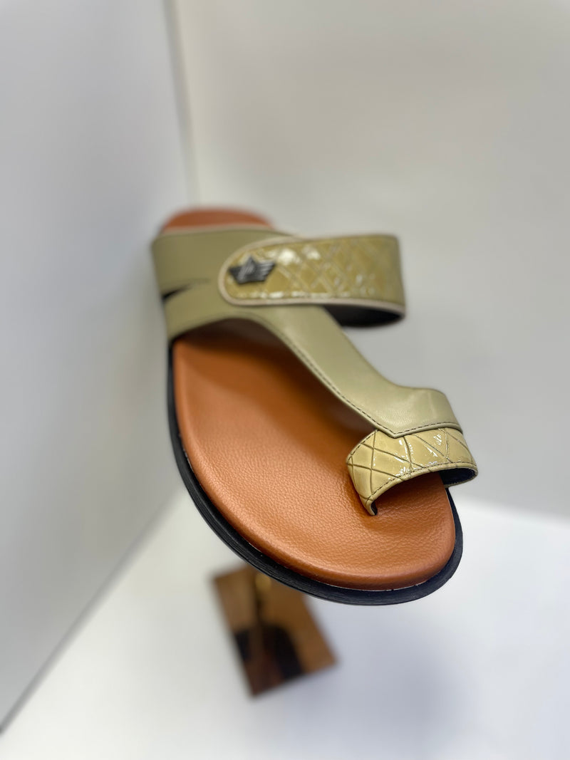 ⁨صندل يمني فاخر أبو اصباع⁩