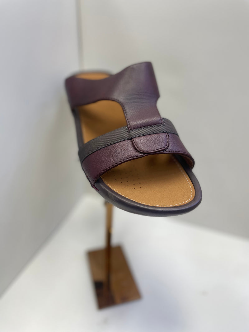 ⁨صندل رجالي جلد أصلي خياطة يد⁩