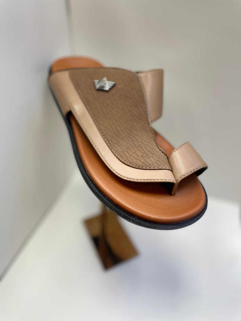 ⁨صندل يمني فاخر ⁩