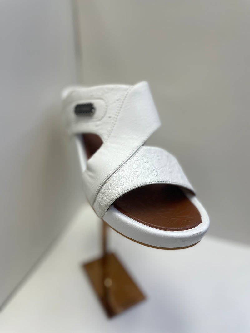 ⁨⁨صندل يمني فاخر ⁩⁩