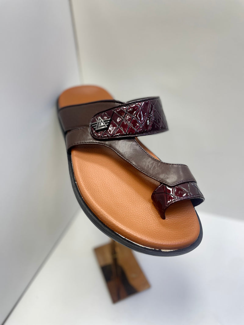 ⁨صندل يمني فاخر أبو اصباع⁩