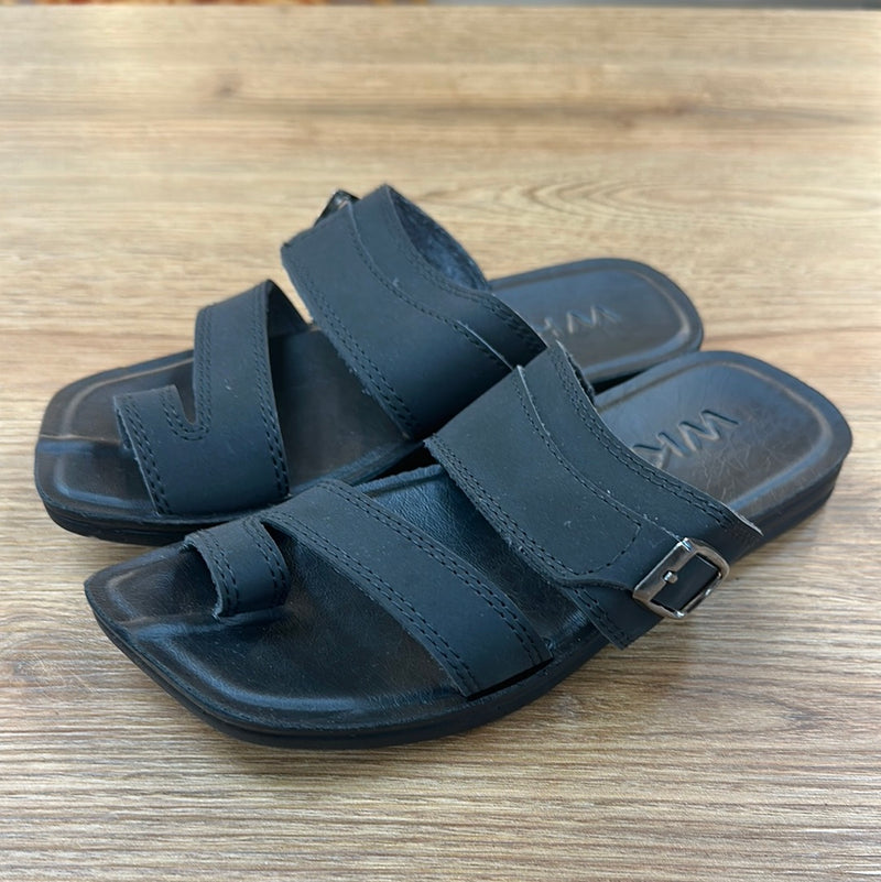 صندل ولادي ابو صباع مقاسات مختلفه