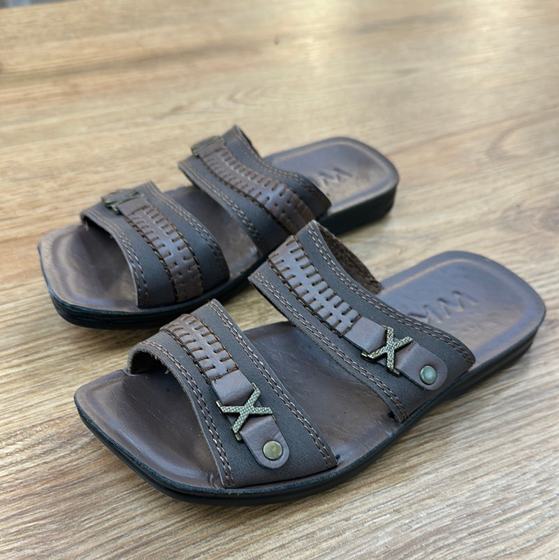 صندل ولادي مقاسات مختلفه