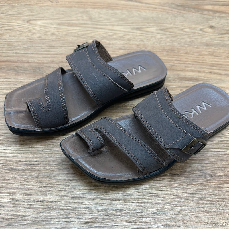 صندل ولادي مقاسات مختلفه