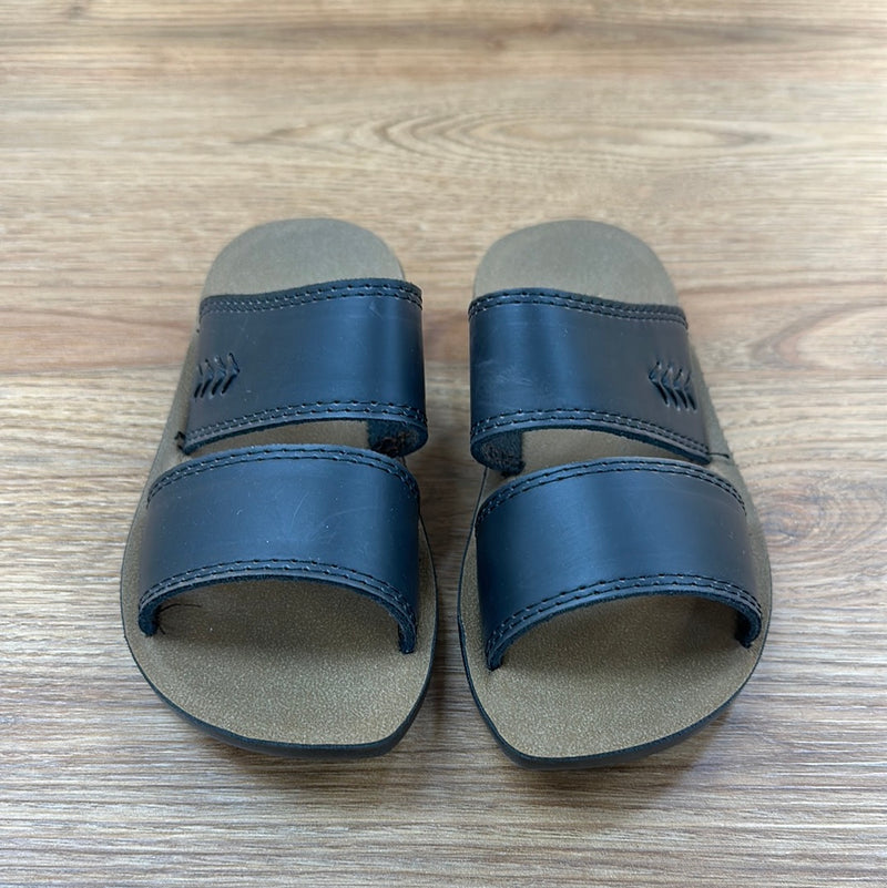 صندل ولادي مقاسات مختلفه