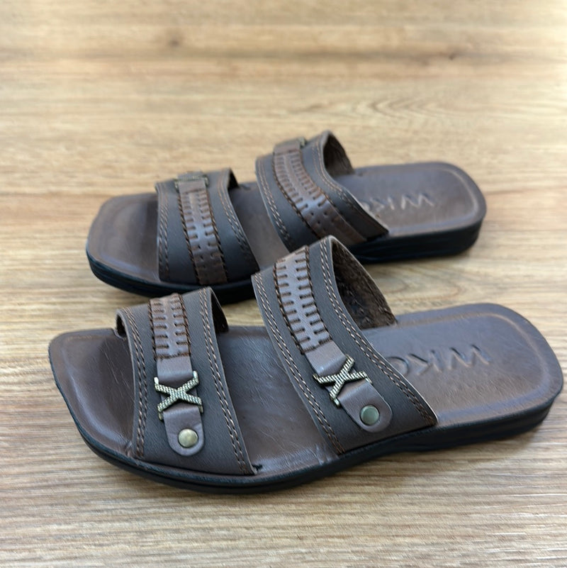 صندل ولادي مقاسات مختلفه